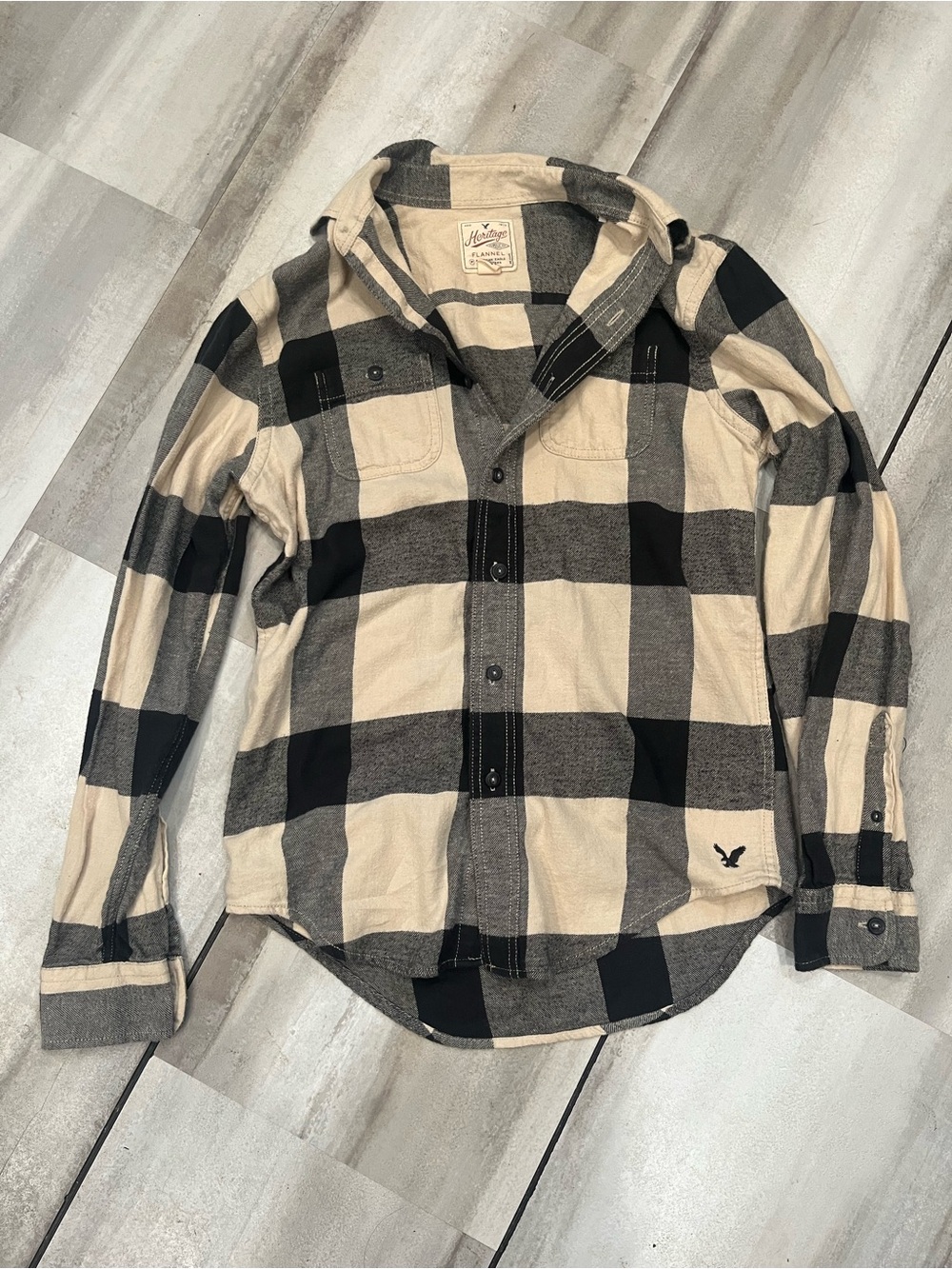 American Eagle Black & Cream Buffalo Plaid Button-Up Shirt